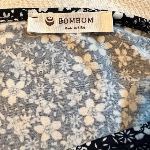 BOMBOM Size Small Floral Top - Picture 3 of 5